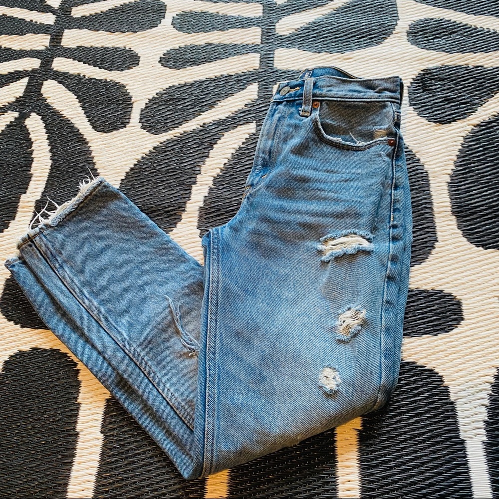 Abercrombie & Fitch • Ripped Mom Jeans - Picture 5 of 14